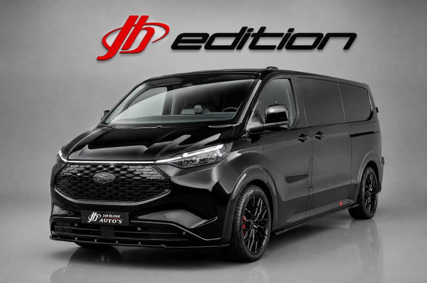 Ford E-Transit Cust. - 320 L2H1 Limited 71 kWh DC DUBBEL CABINE / JB- EDITON / CAMERA / 370KM RANGE / APPLE CARPL - AutoWereld.nl