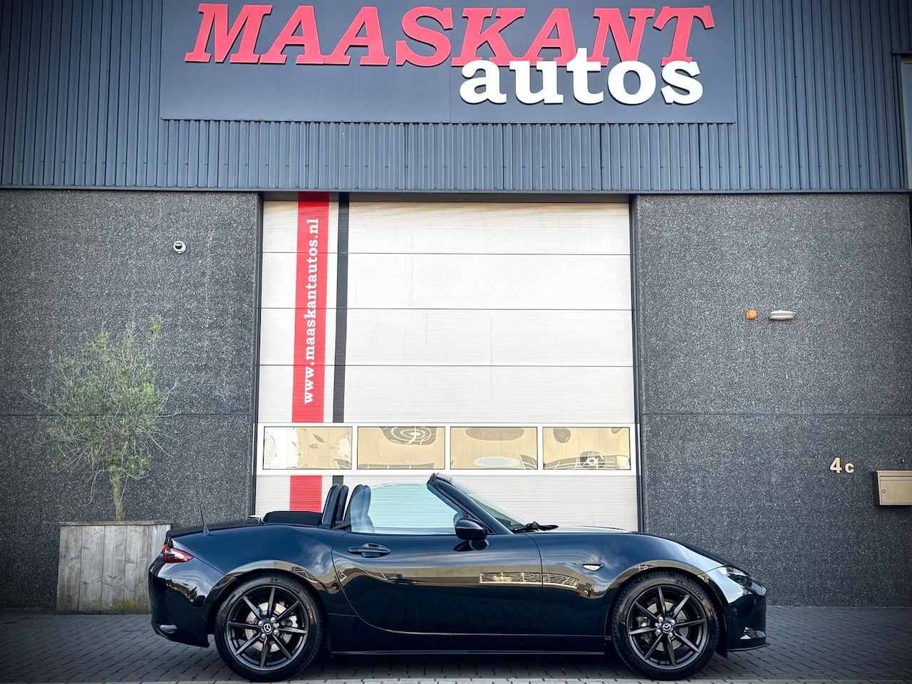 Mazda MX-5 - Roadster 2.0 Skyactiv-G 160 GT / Alcantara seats / Unique upgrades / 1ST OWNER! - AutoWereld.nl