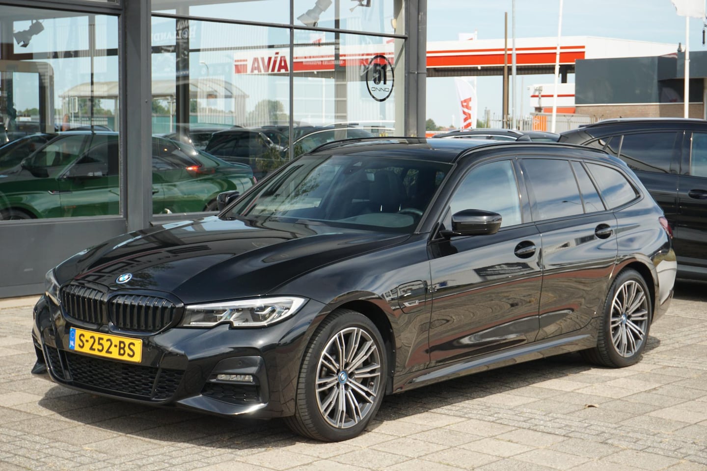 BMW 3-serie Touring - 330e High Executive 330e High Executive - AutoWereld.nl
