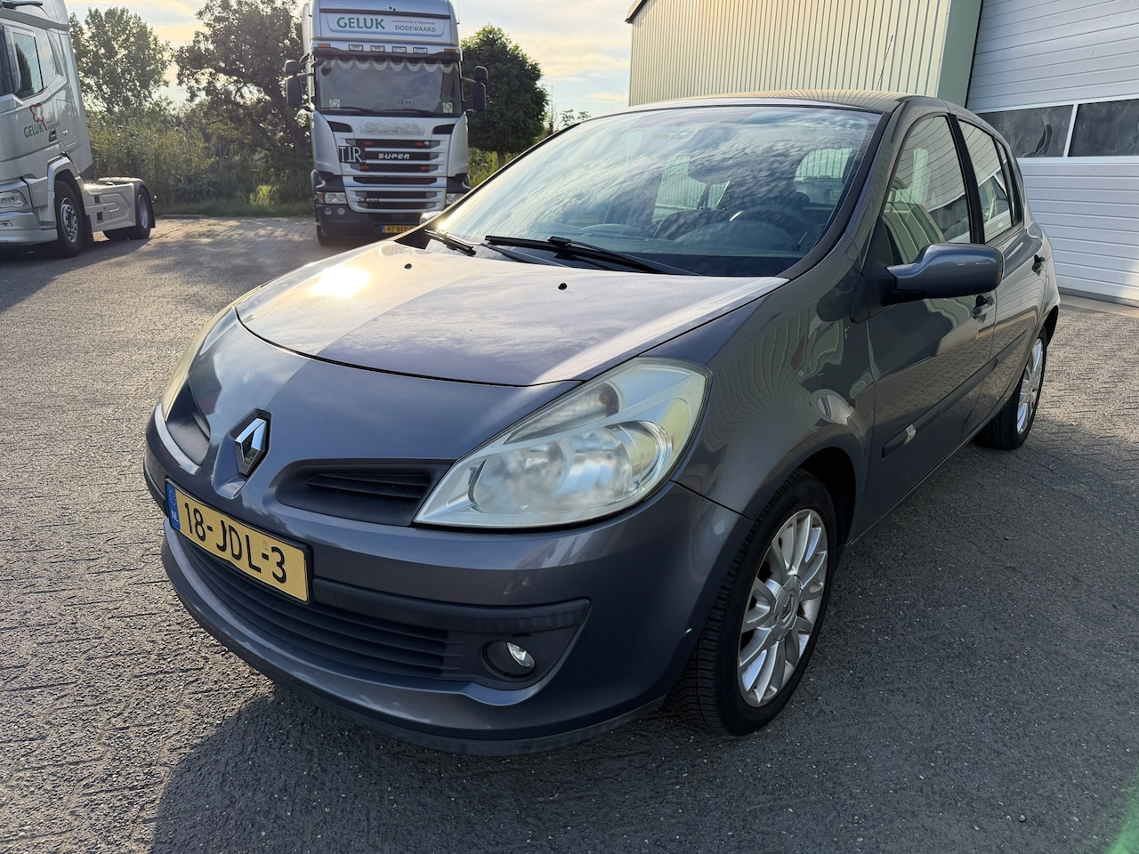 Renault Clio - 1.2 TCE Collection Airco April 2027 - AutoWereld.nl