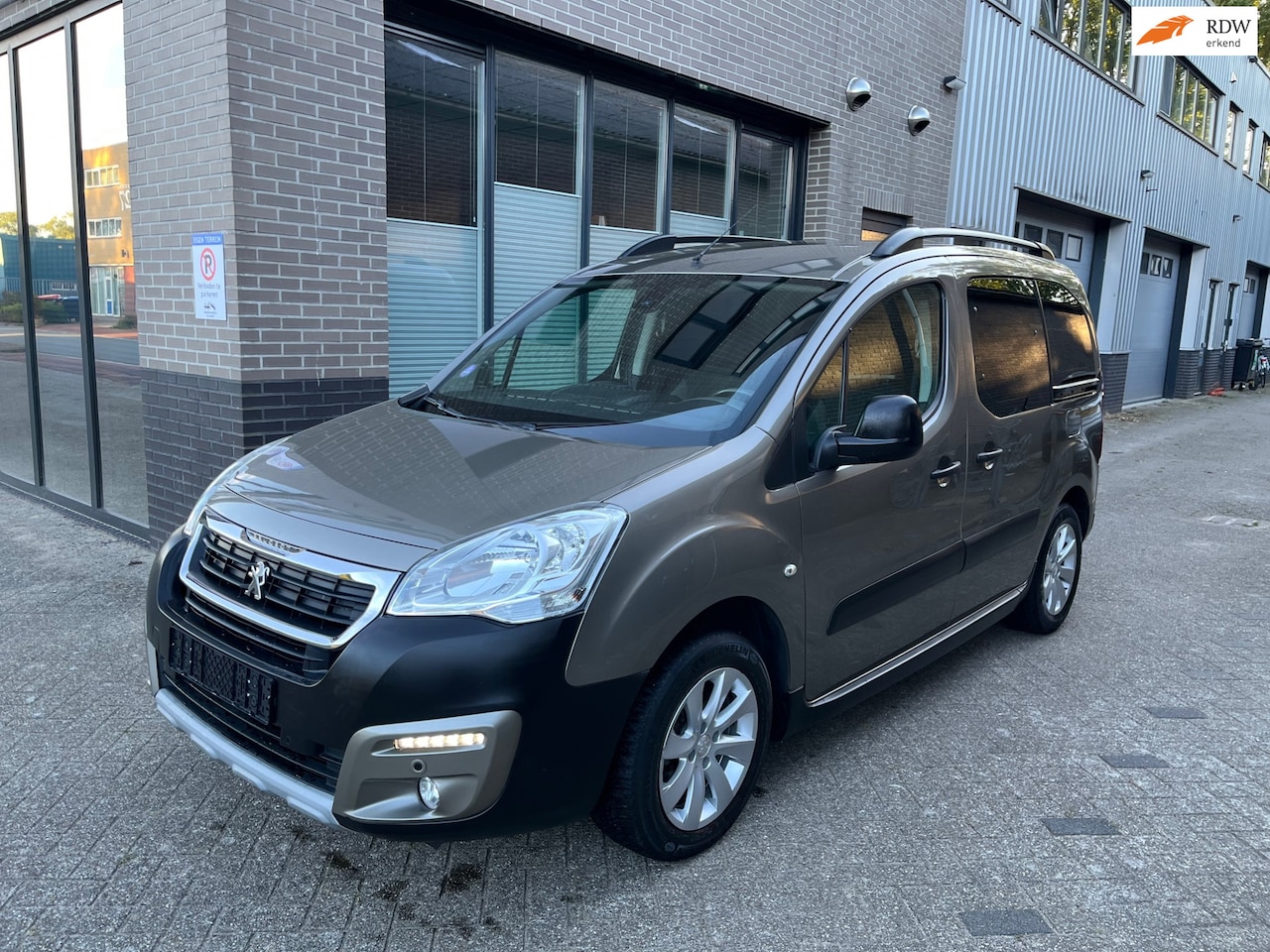 Peugeot Partner Tepee - 1.2 PureTech Active! 111DKM! Boekjes! - AutoWereld.nl