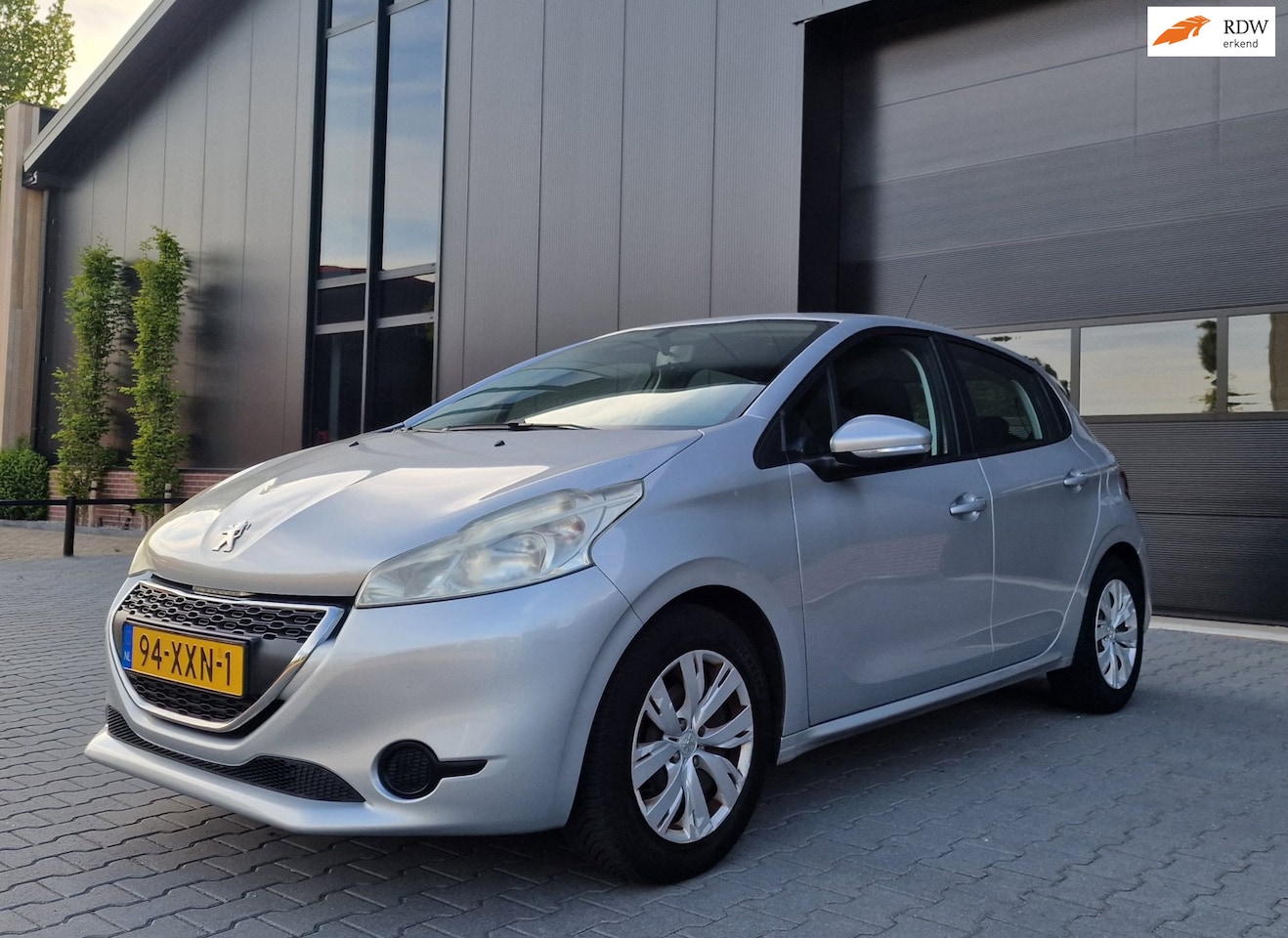 Peugeot 208 - 1.2 VTi Access AIRCO CRUISE 2 X SLEUTELS - AutoWereld.nl