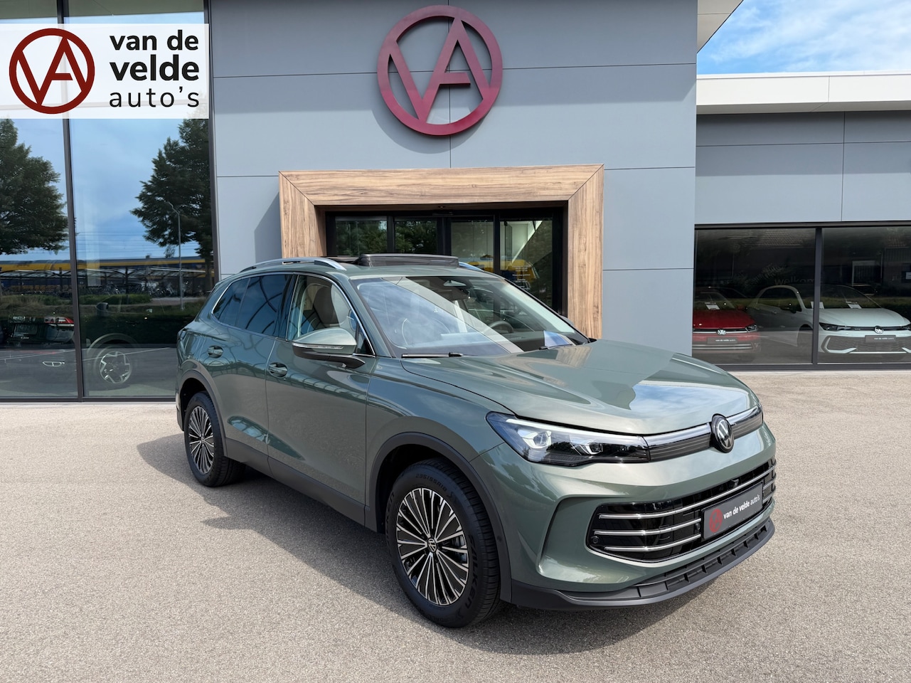 Volkswagen Tiguan - 1.5 eHybrid Elegance 204pk | Trekhaak | 360 Camera | Panoramadak | Dode hoek | Elek. klep - AutoWereld.nl