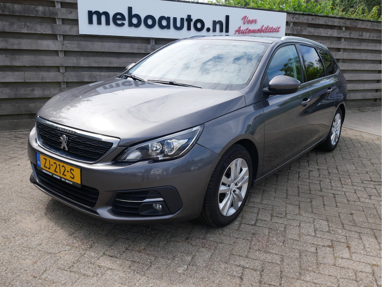 Peugeot 308 SW - 1.2 PureTech Blue Lease Executive 1.2 PureTech Blue Lease Executive - AutoWereld.nl