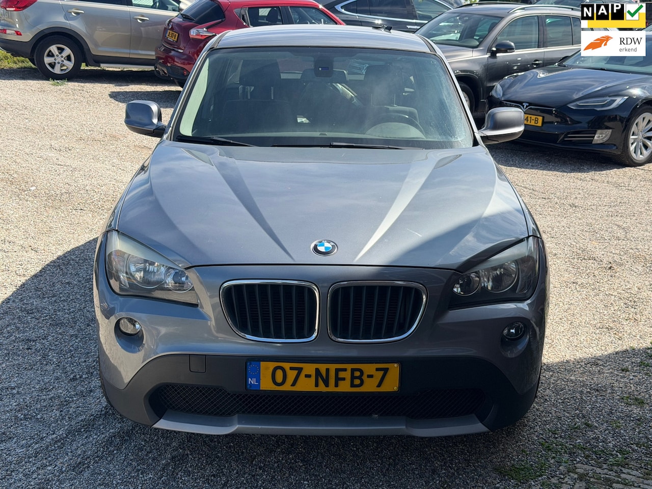 BMW X1 - SDrive18i Executive Navi Bluetooth Parkeersensoren Nieuwe Apk en Grote Beurt Gehad - AutoWereld.nl