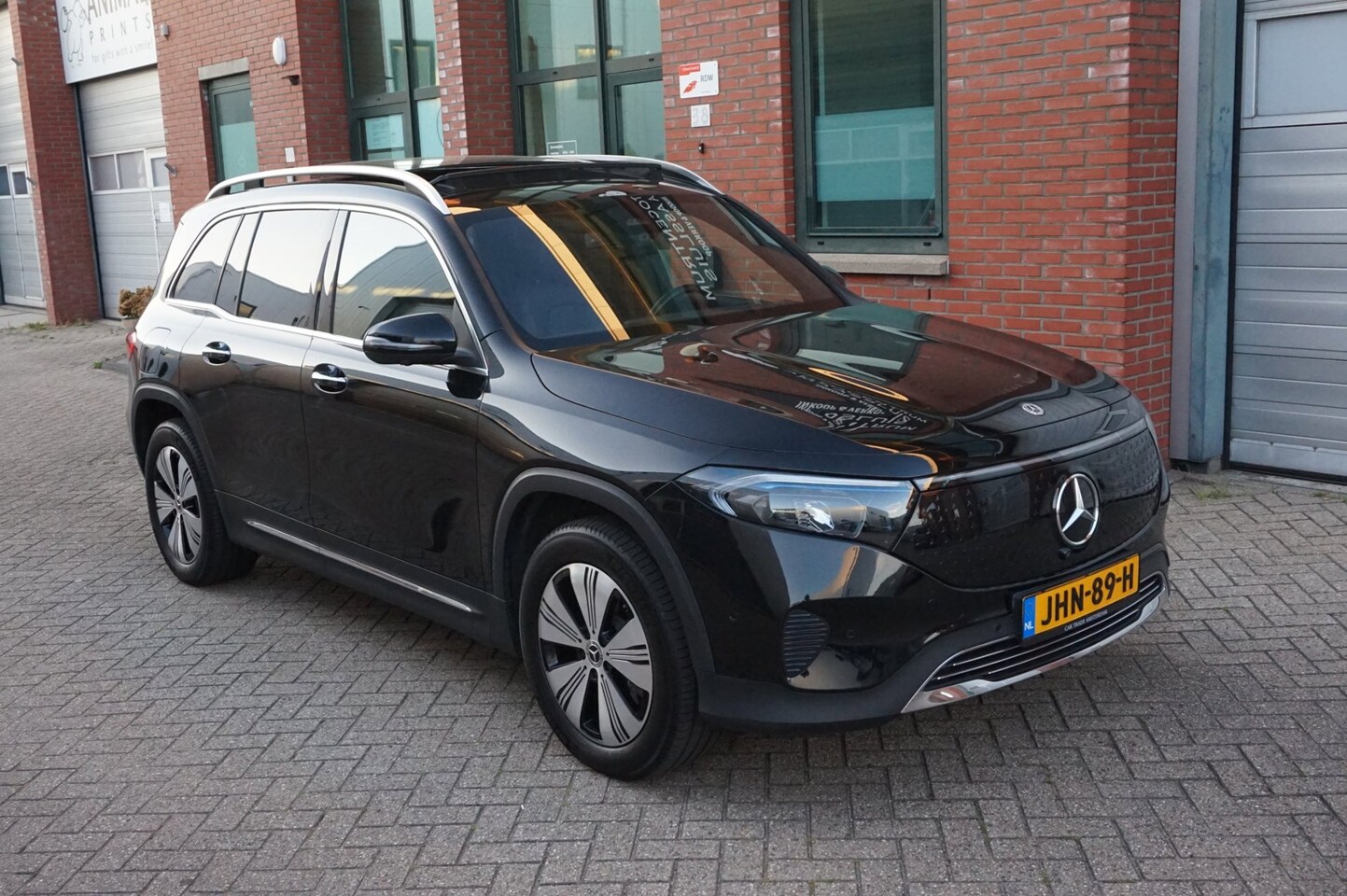 Mercedes-Benz EQB - 350 4MATIC 67 kWh PANO 360 FACELIFT - AutoWereld.nl