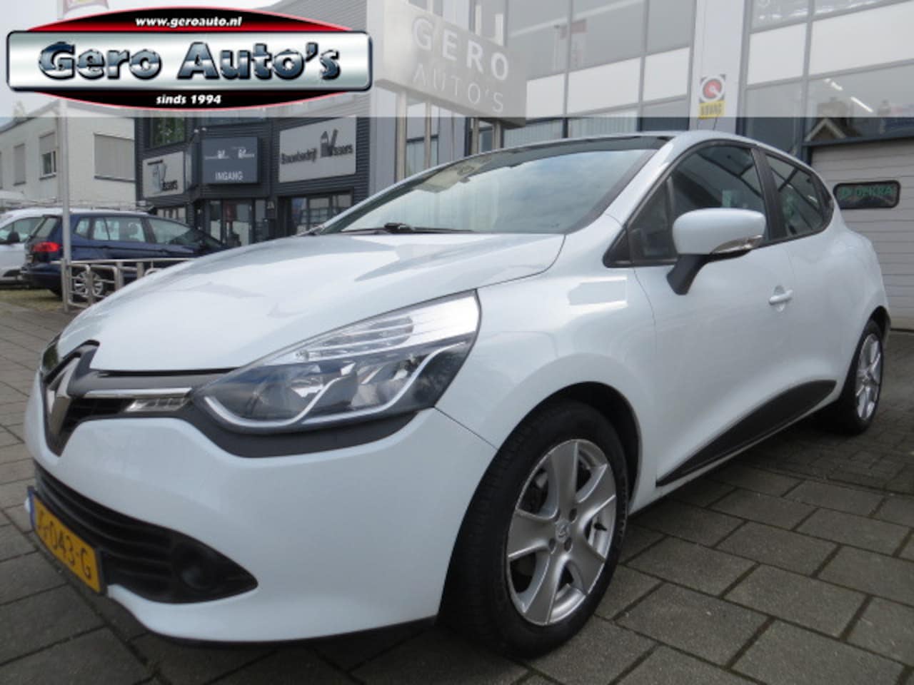 Renault Clio - 1.2 Expression 5 deurs automaat automaat airco cruise control etc nieuwe distrubitie compl - AutoWereld.nl