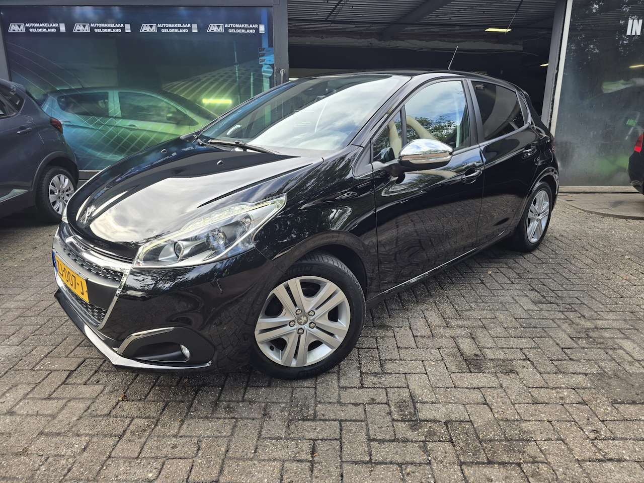 Peugeot 208 - 1.2 PureTech Signature | 1E EIGENAAR | 3/6 OF 12MND GARANTIE | CRUISE | NAVI | - AutoWereld.nl