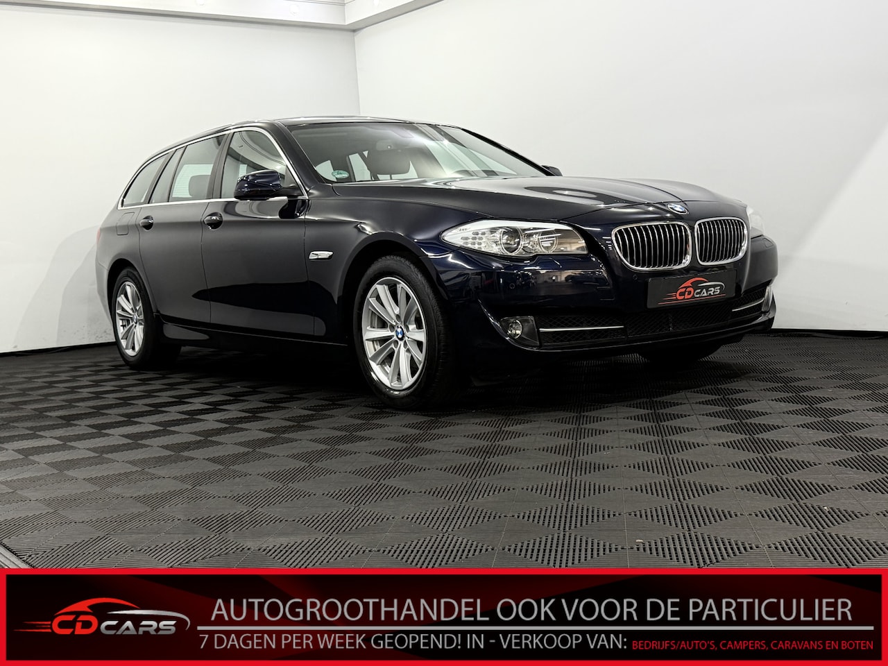BMW 5-serie Touring - 520i High Executive Leder, Camera, Navi, Keyless start, Elektrische achterklep, Cruise con - AutoWereld.nl