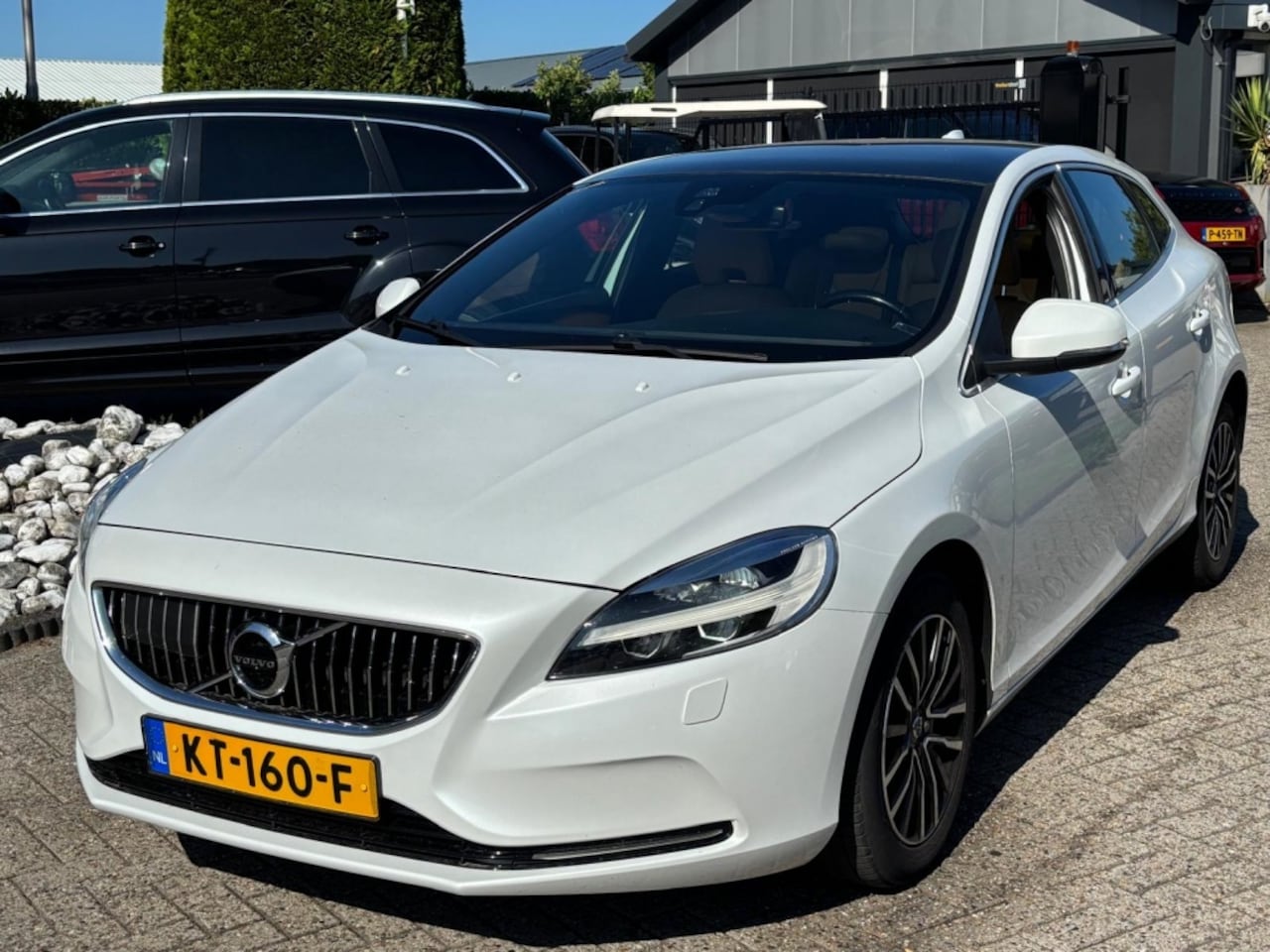 Volvo V40 - 2.0 D2 Nordic+ Dealerauto Leer Pano Trekhaak - AutoWereld.nl