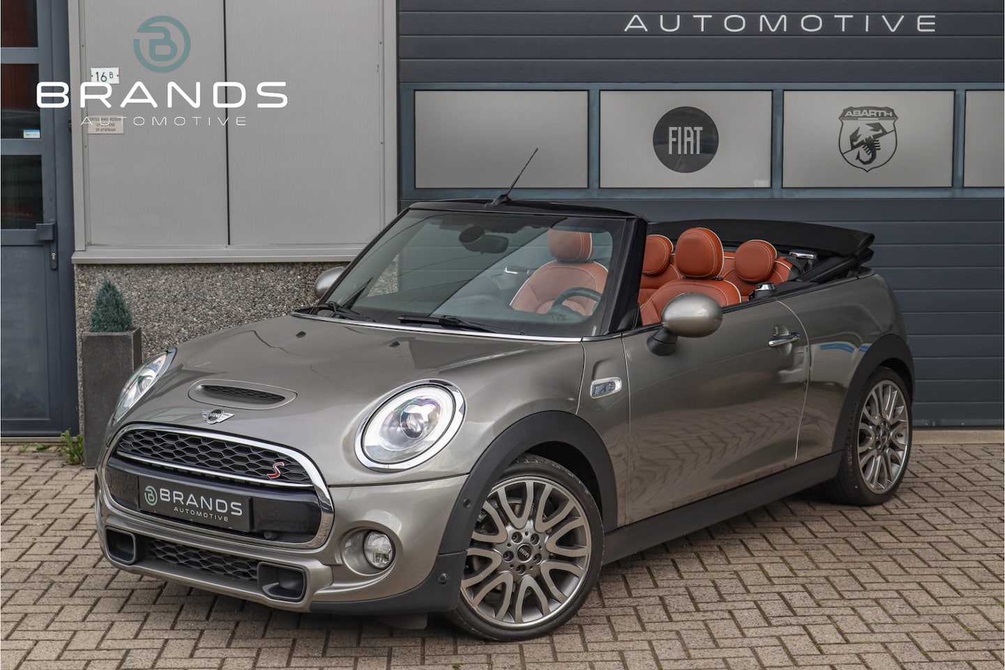 MINI Cabrio - 2.0 Cooper S Chili Navi Climate H&K Audio Camera - AutoWereld.nl