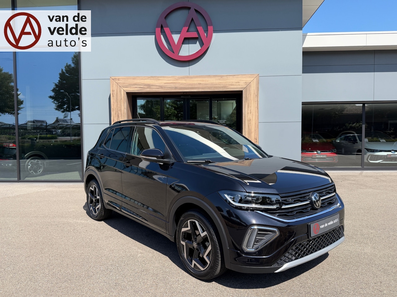 Volkswagen T-Cross - 1.5 TSI 150pk DSG R-Line | Camera | Trekhaak | Navi | IQ light | Rijklaar incl. garantie - AutoWereld.nl