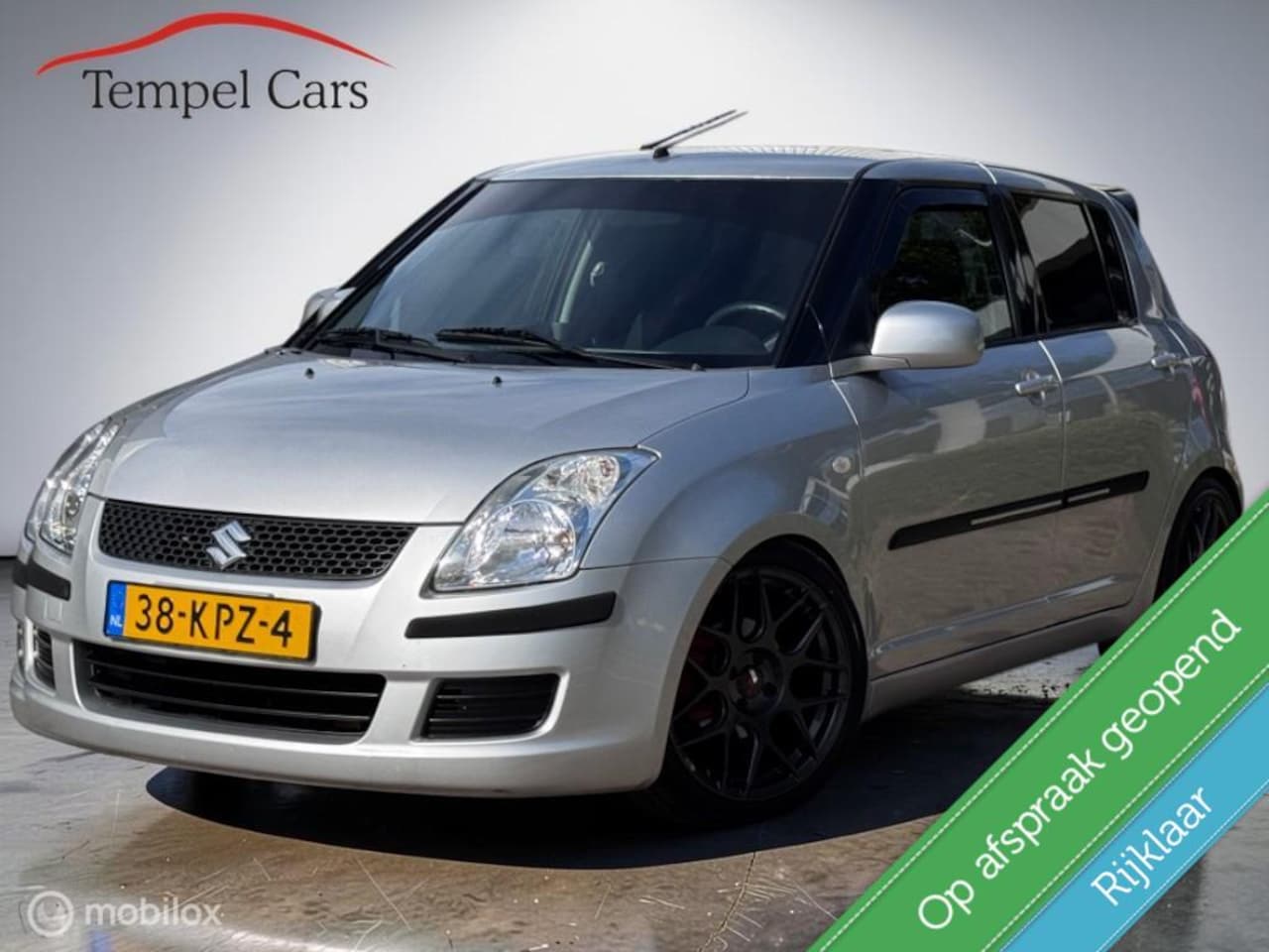Suzuki Swift - 1.3 Expression|Verlaagd|17 inch|CarPlay|Airco - AutoWereld.nl