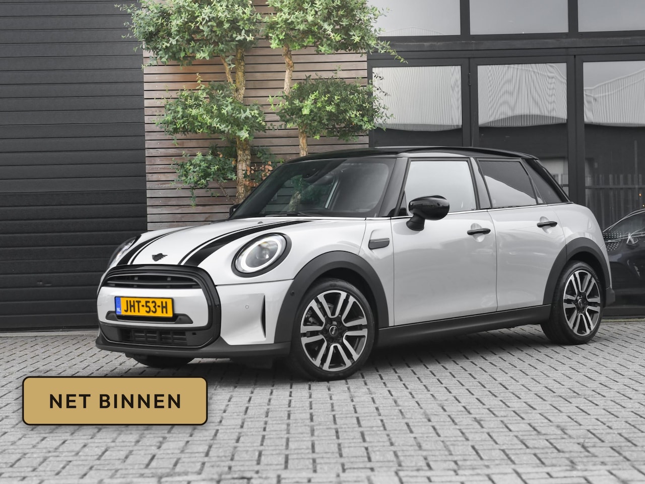 MINI 5-Deurs - 1.5 Cooper Business Edition Leer Camera Led Navi Cruise - AutoWereld.nl