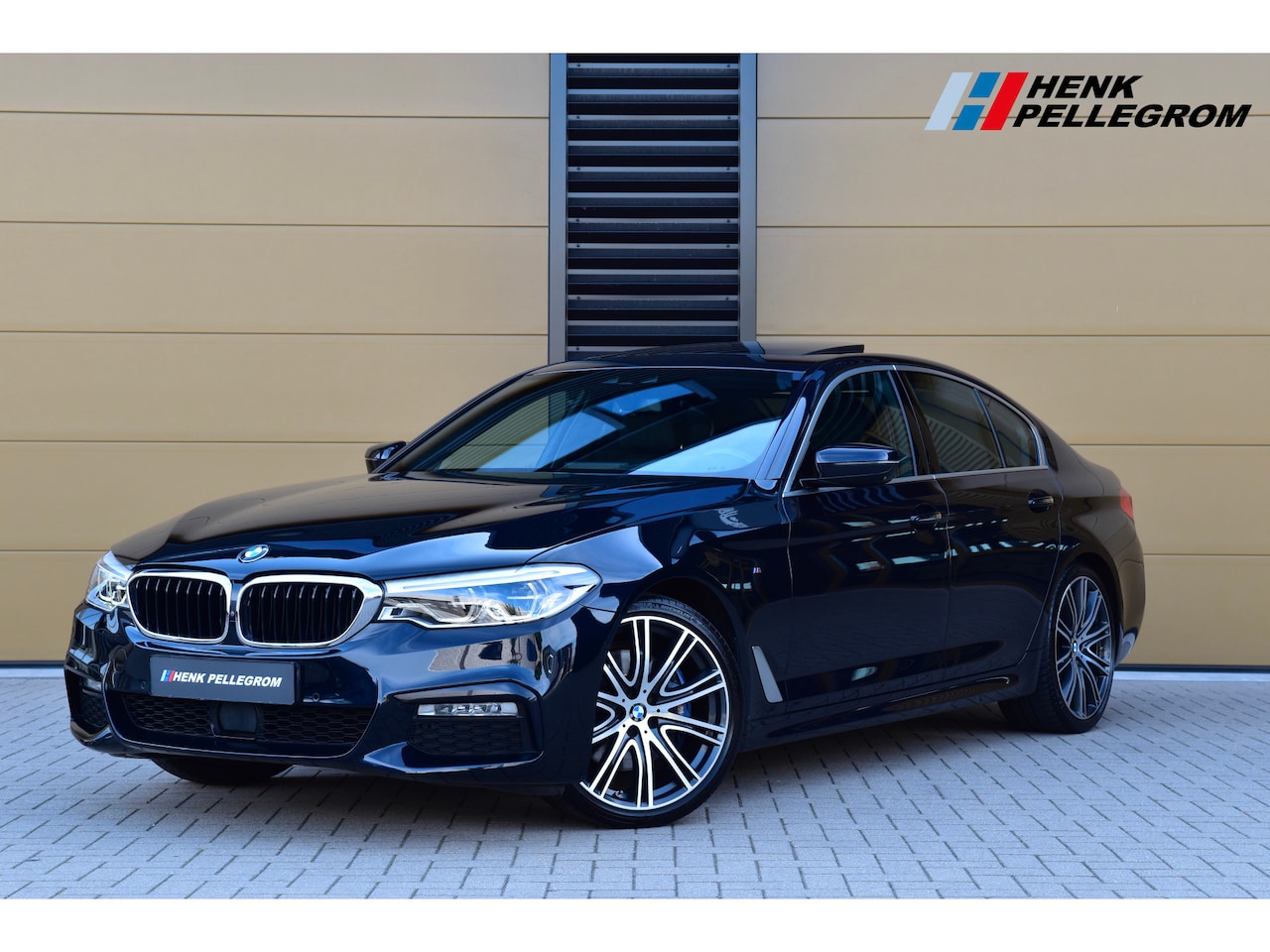 BMW 5-serie - 530i High Executive * M-Sport * Head-up * Schuifdak * Comfortstoelen * Harman/Kardon * - AutoWereld.nl