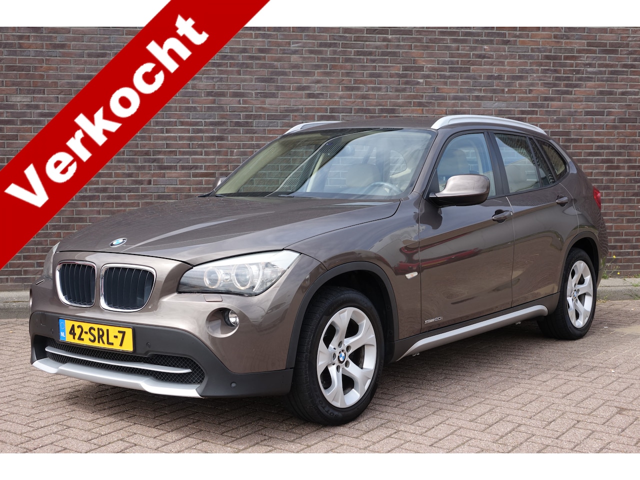 BMW X1 - sDrive20i Business, leder, trekhaak afneembaar, navi, camera, keurige auto - AutoWereld.nl