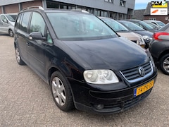 Volkswagen Touran - 1.6-16V FSI Highline 2004 € 500.- GEEN APK, EXPORT