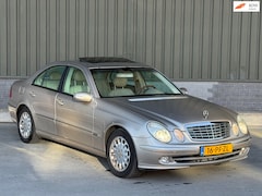 Mercedes-Benz E-klasse - 240 Elegance / Automaat / Lage km stand NAP