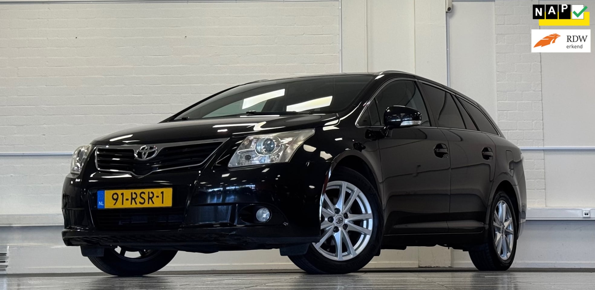 Toyota Avensis Wagon - 2.0 VVTi Business Automaat 2e Eigenaar Leer Navigatie - AutoWereld.nl