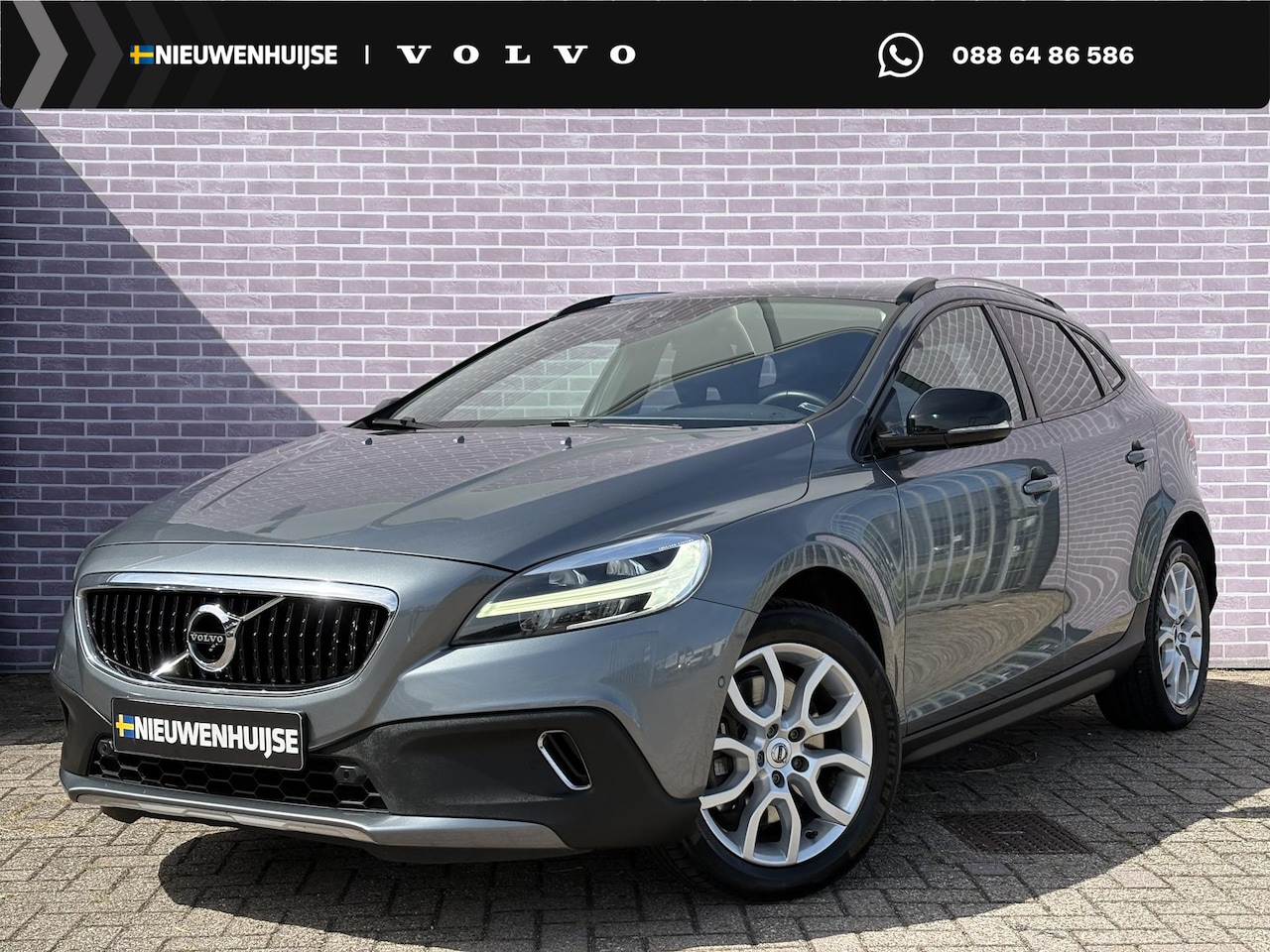 Volvo V40 Cross Country - 1.5 T3 Polar+ Luxury | Harman/Kardon | DAB | Keyless entry/start | Panoramadak | Parkeer c - AutoWereld.nl