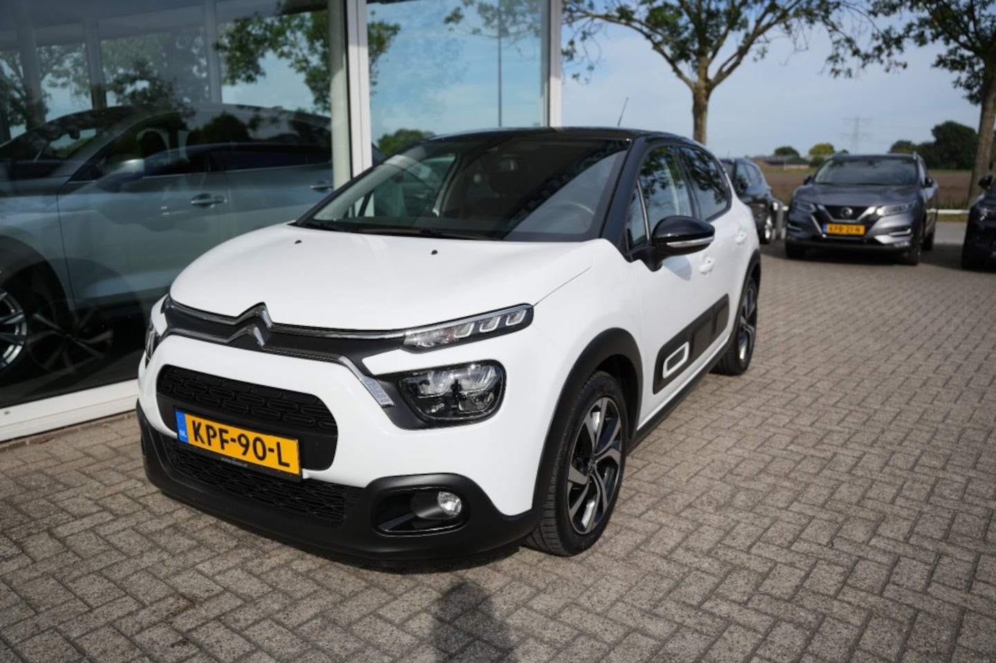 Citroën C3 - 1.2 PT SHINE. Carplay, Navi , Automaat, Camera - AutoWereld.nl