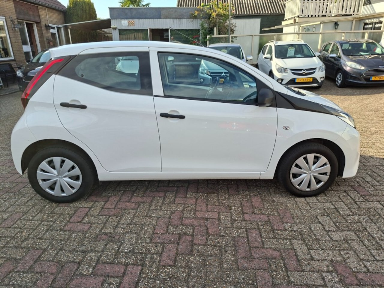 Toyota Aygo - 1.0 VVT-i-x-fun RADIO DAB/AIRCO/CRUISE/ELEC.RAMEN VOOR/1E EIGENAAR/BLUETOOTH