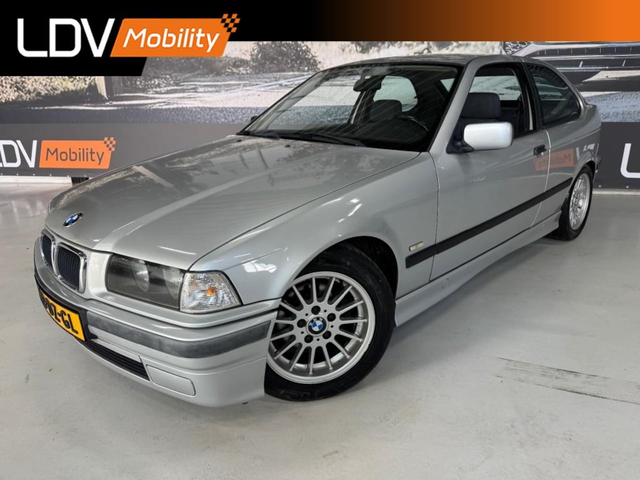 BMW 3-serie Compact - Compact 316I / Airco / LM velgen / Bluetooth / el. ramen / APK t/m 09-02-2027 - AutoWereld.nl
