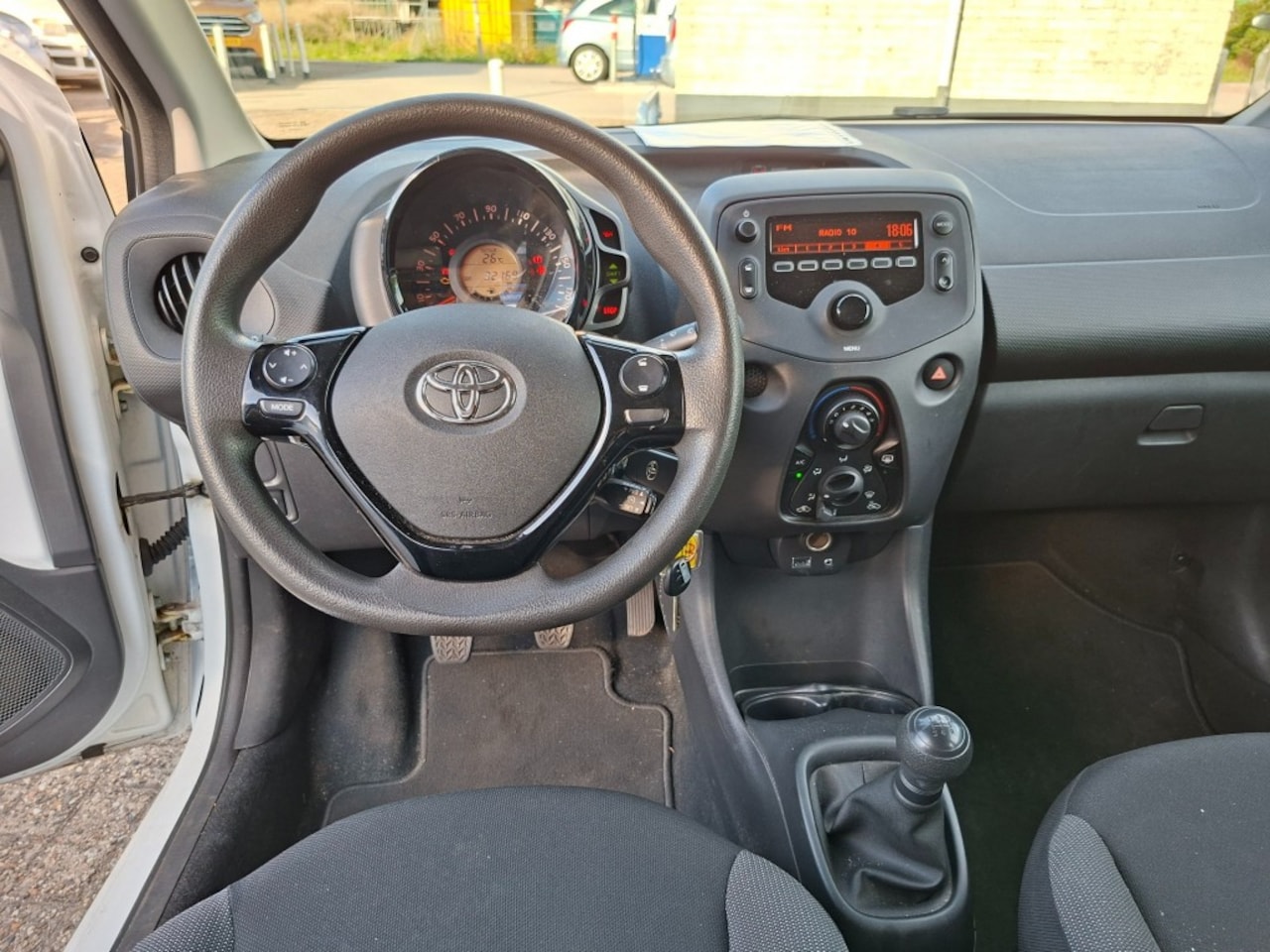 Toyota Aygo - 1.0 VVT-i-x-fun RADIO DAB/AIRCO/CRUISE/ELEC.RAMEN VOOR/1E EIGENAAR/BLUETOOTH