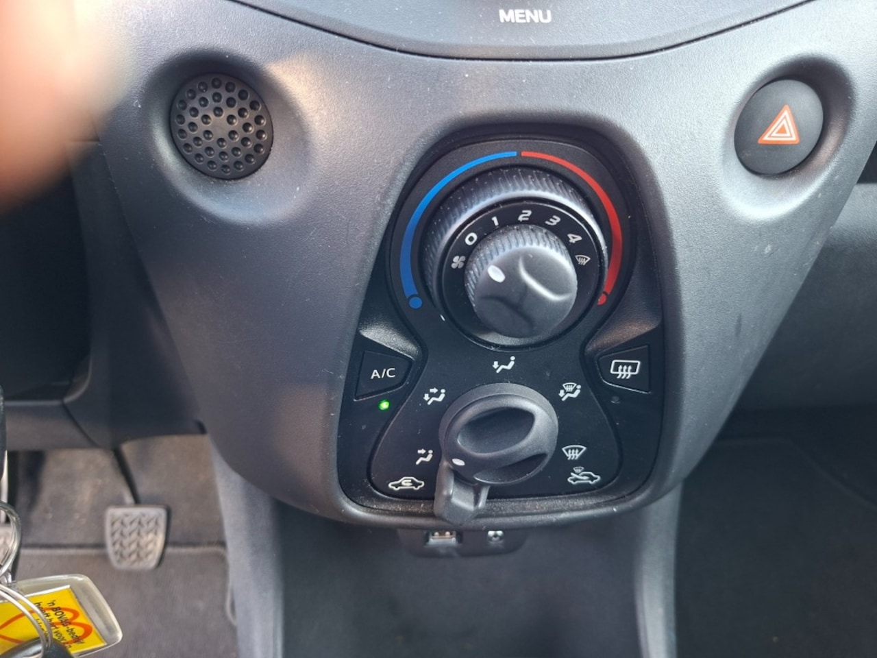 Toyota Aygo - 1.0 VVT-i-x-fun RADIO DAB/AIRCO/CRUISE/ELEC.RAMEN VOOR/1E EIGENAAR/BLUETOOTH