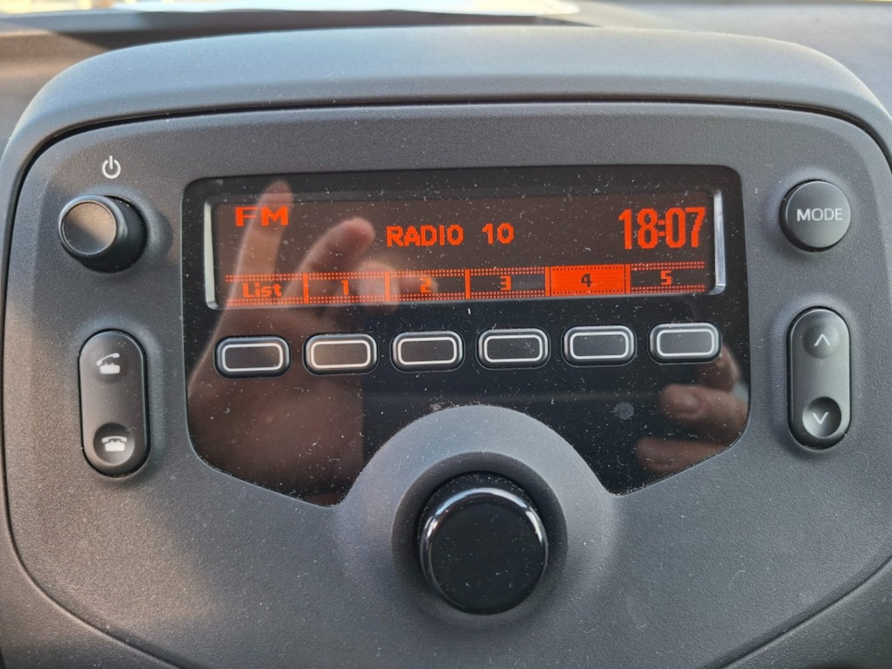 Toyota Aygo - 1.0 VVT-i-x-fun RADIO DAB/AIRCO/CRUISE/ELEC.RAMEN VOOR/1E EIGENAAR/BLUETOOTH