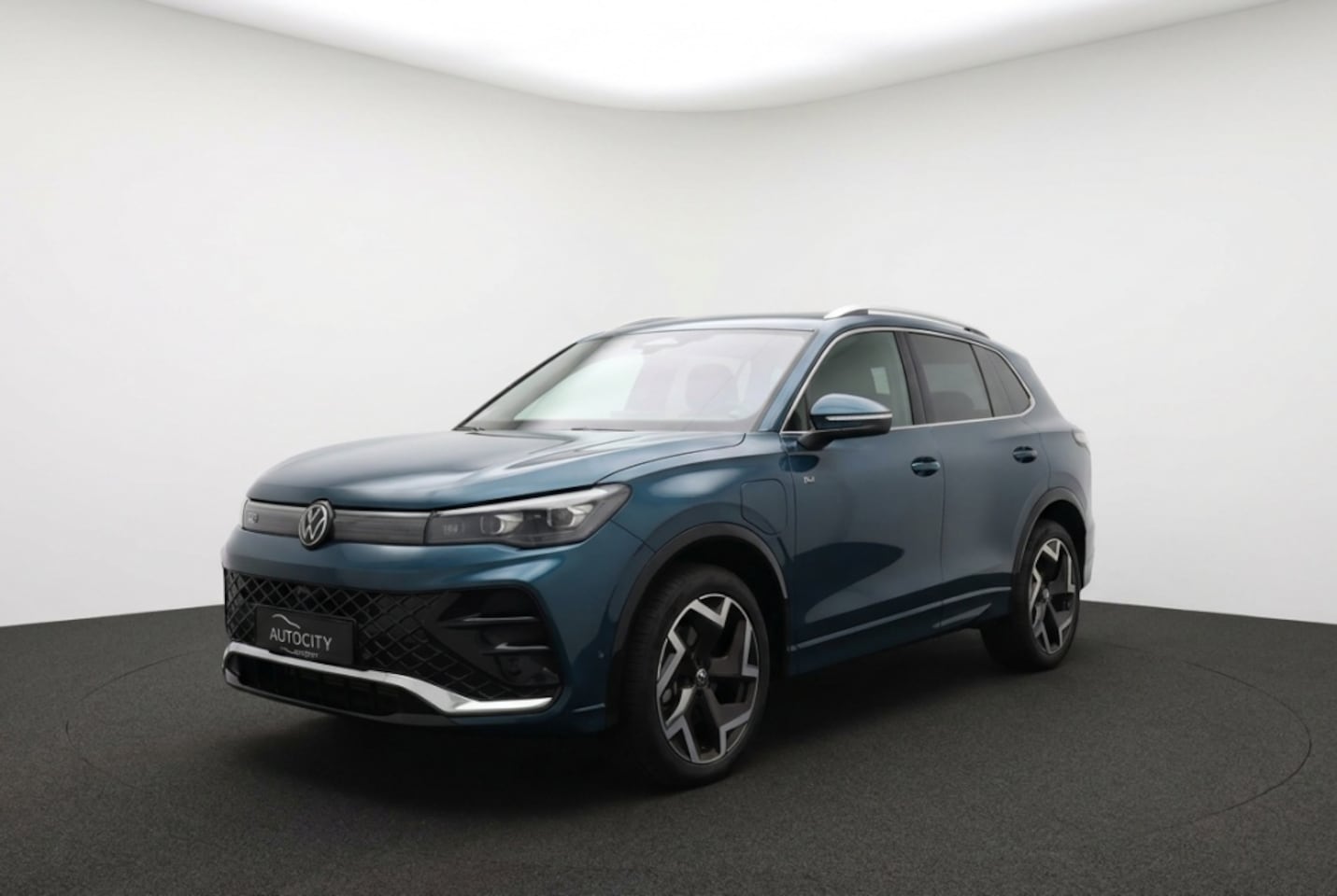 Volkswagen Tiguan - 1.5 TSI eHybrid PHEV R-Line Pano l Leder l 360 Camera l HUD l Memory l VOL OPTIES - AutoWereld.nl
