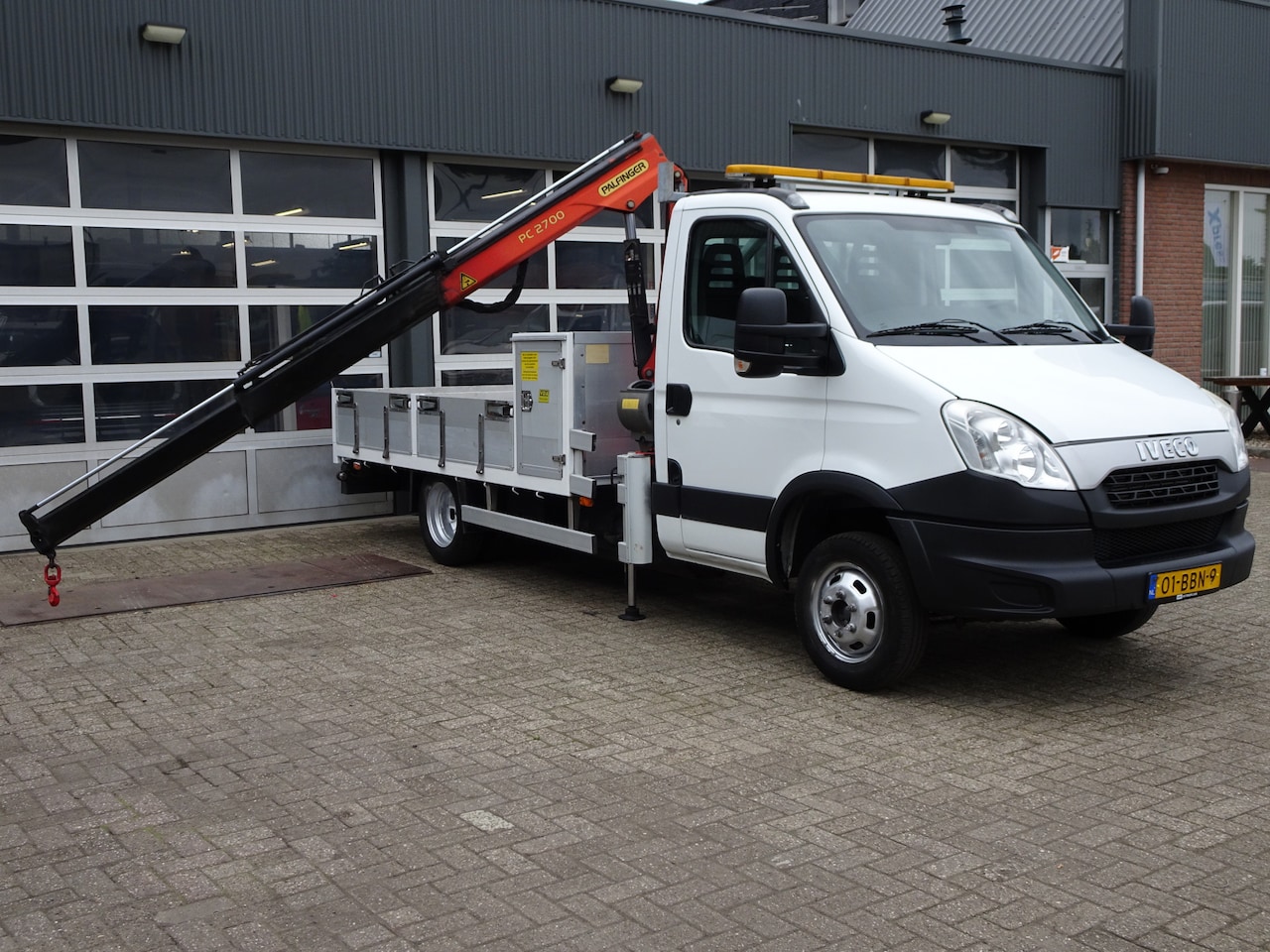 Iveco Daily - 50C14G 136pk Cng / Benzine PTO Kraan Palfinger PC2700a Trekhaak 3500kg Luchtvering Cruise - AutoWereld.nl