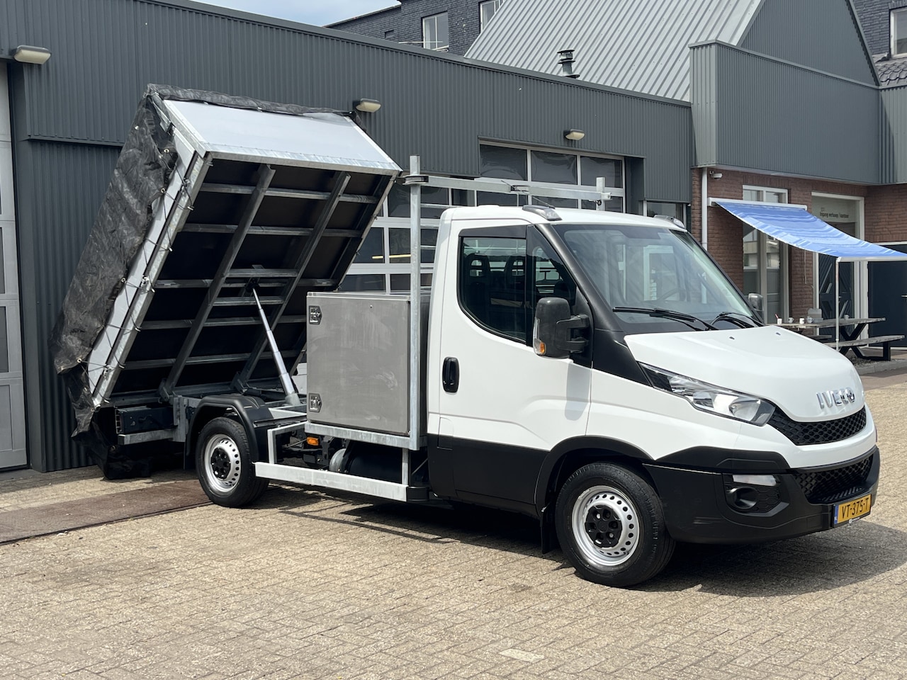 Iveco Daily - 35 S 14 300 35S14N 3.0 345 Kipper Trekhaak 3500kg trekgewicht 3-Persoons Gereedschapskist Open laadbak - AutoWereld.nl