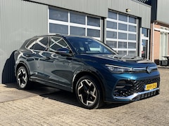 Volkswagen Tiguan - 2.0 TDI R-Line Stoelverwarming Massage Apple carplay Virtueel display Achterruitrij camera