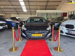 Hyundai i30 Wagon - 1.6 CRDi 136PK AUT NAVI CAMERA LOW KM 2015