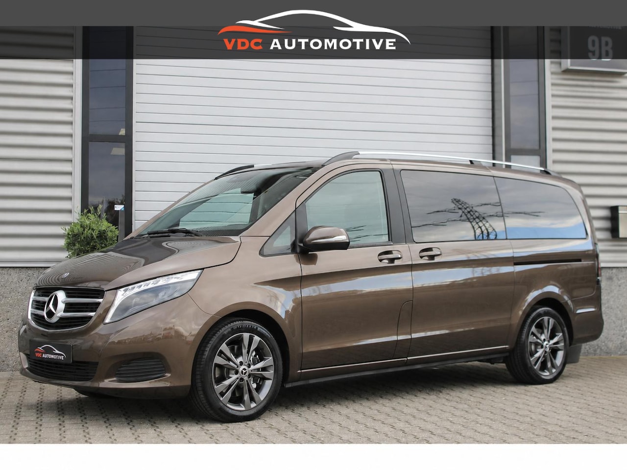 Mercedes-Benz V-klasse - 220d Lang 8 Persoons Trekhaak | Dealer Onderhouden | LED | Stoelverwarming | Camera | Dode - AutoWereld.nl