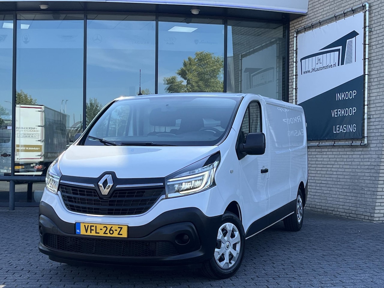 Renault Trafic - 2.0 dCi 120 T29 L2H1*NAVI*HAAK*CRUISE*A/C*TEL*3PER - AutoWereld.nl