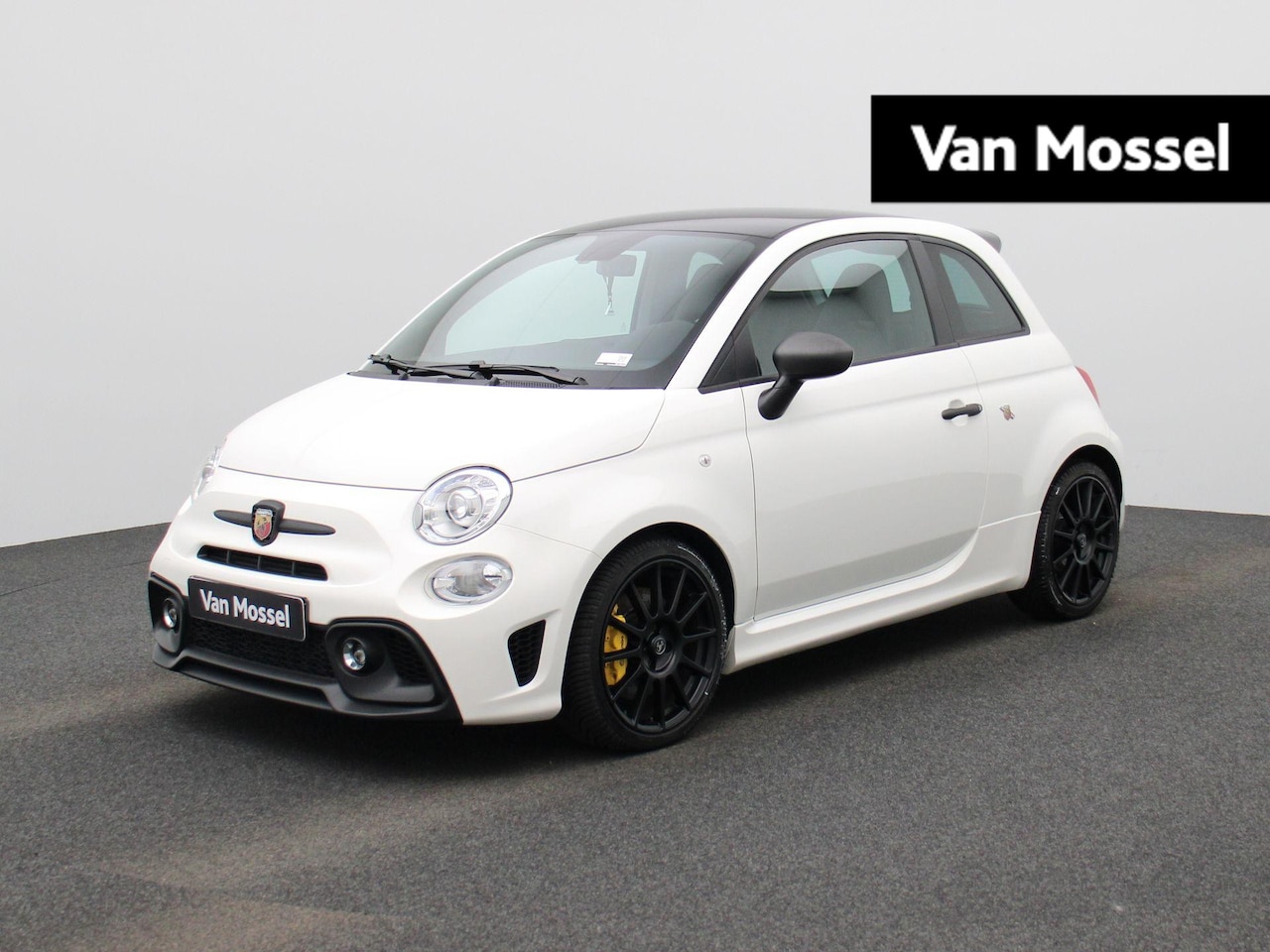 Abarth 695 - 1.4 T-Jet Abarth Competizione | Automaat | SABELT Sportstoelen | Apple Carplay/Android Aut - AutoWereld.nl