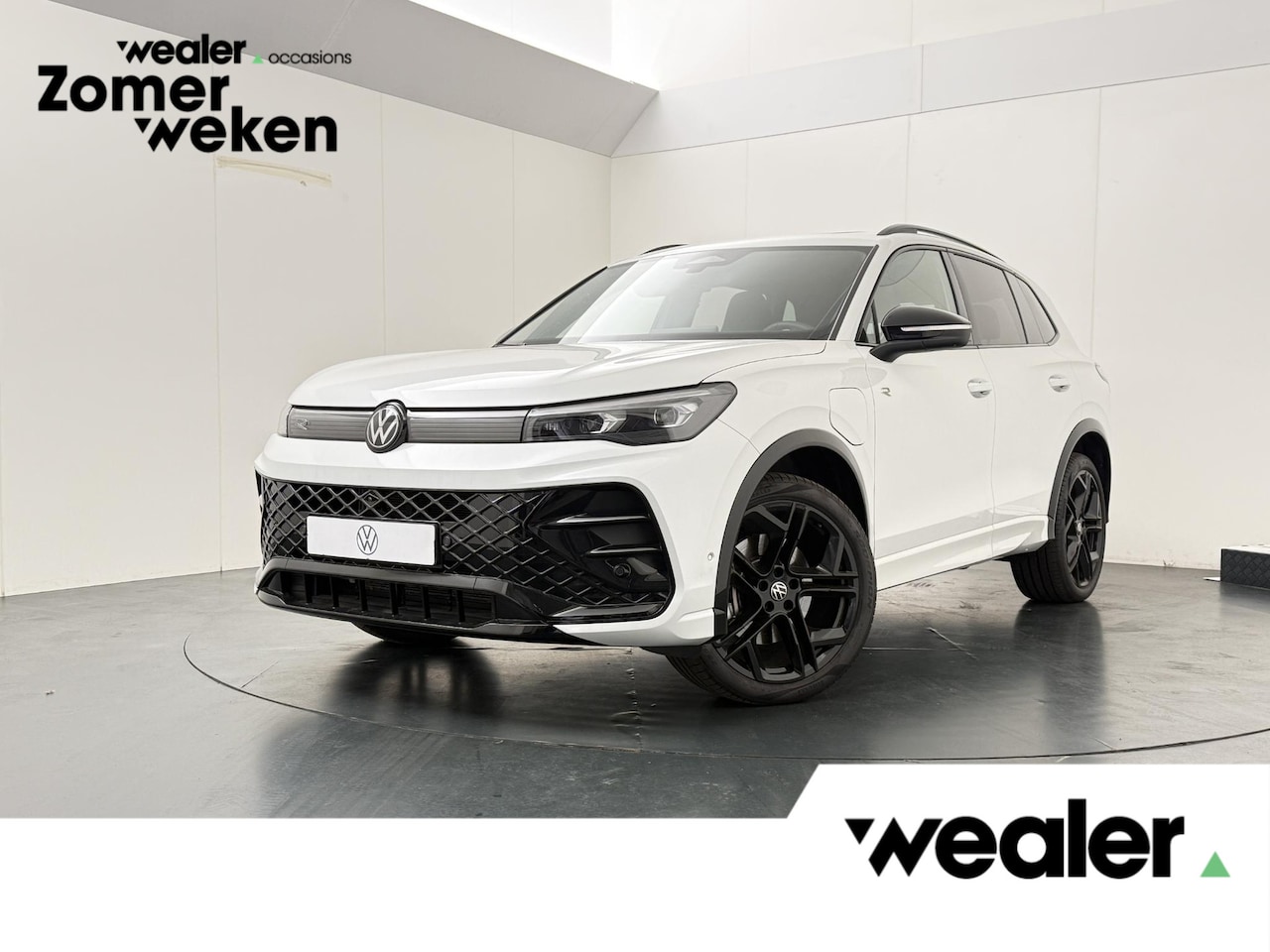 Volkswagen Tiguan - 1.5 eHybrid R-Line Edition | 272 PK | SoH 100% | Trekhaak wegklapbaar | Adaptive Cruise Co - AutoWereld.nl