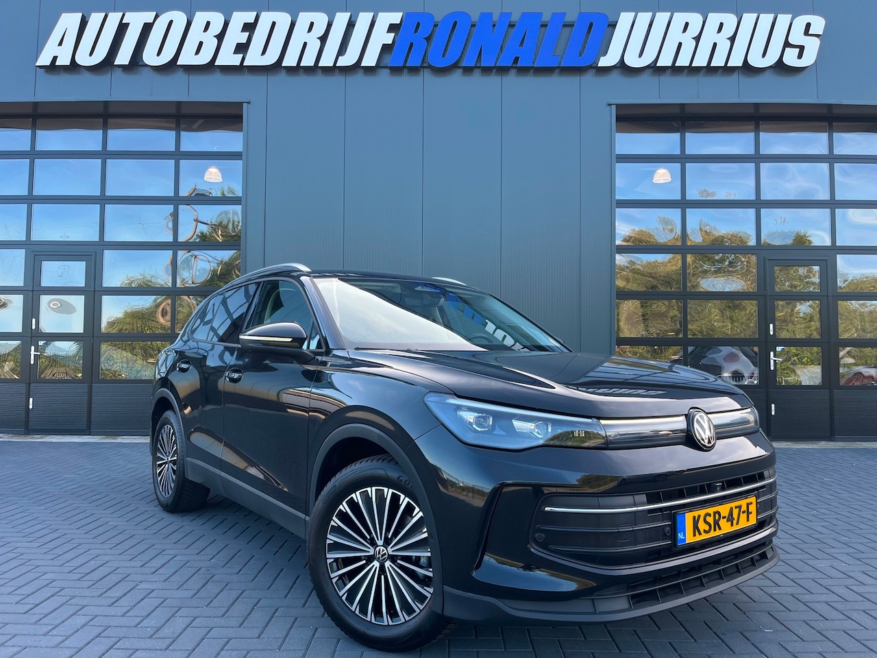 Volkswagen Tiguan - 1.5 eTSI Life Edition 360 Camera/Carplay/Trekhaak/Adaptive-Cruise/IQ Light/1Ste Eigenaar/N - AutoWereld.nl
