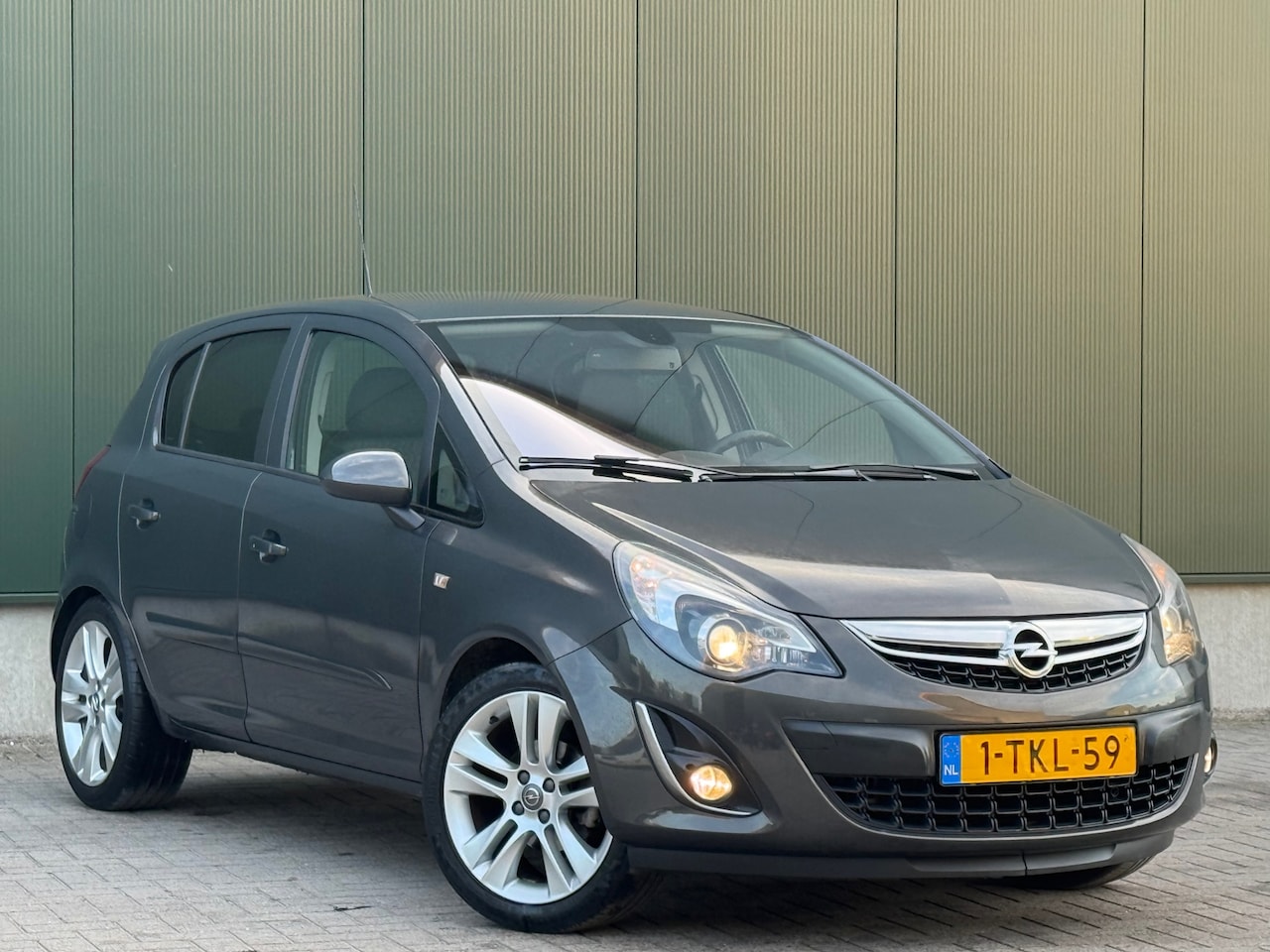Opel Corsa - TOPSTAAT 1.4-16V Cosmo | VOLLE AUTOMAAT Unieke KM - AutoWereld.nl