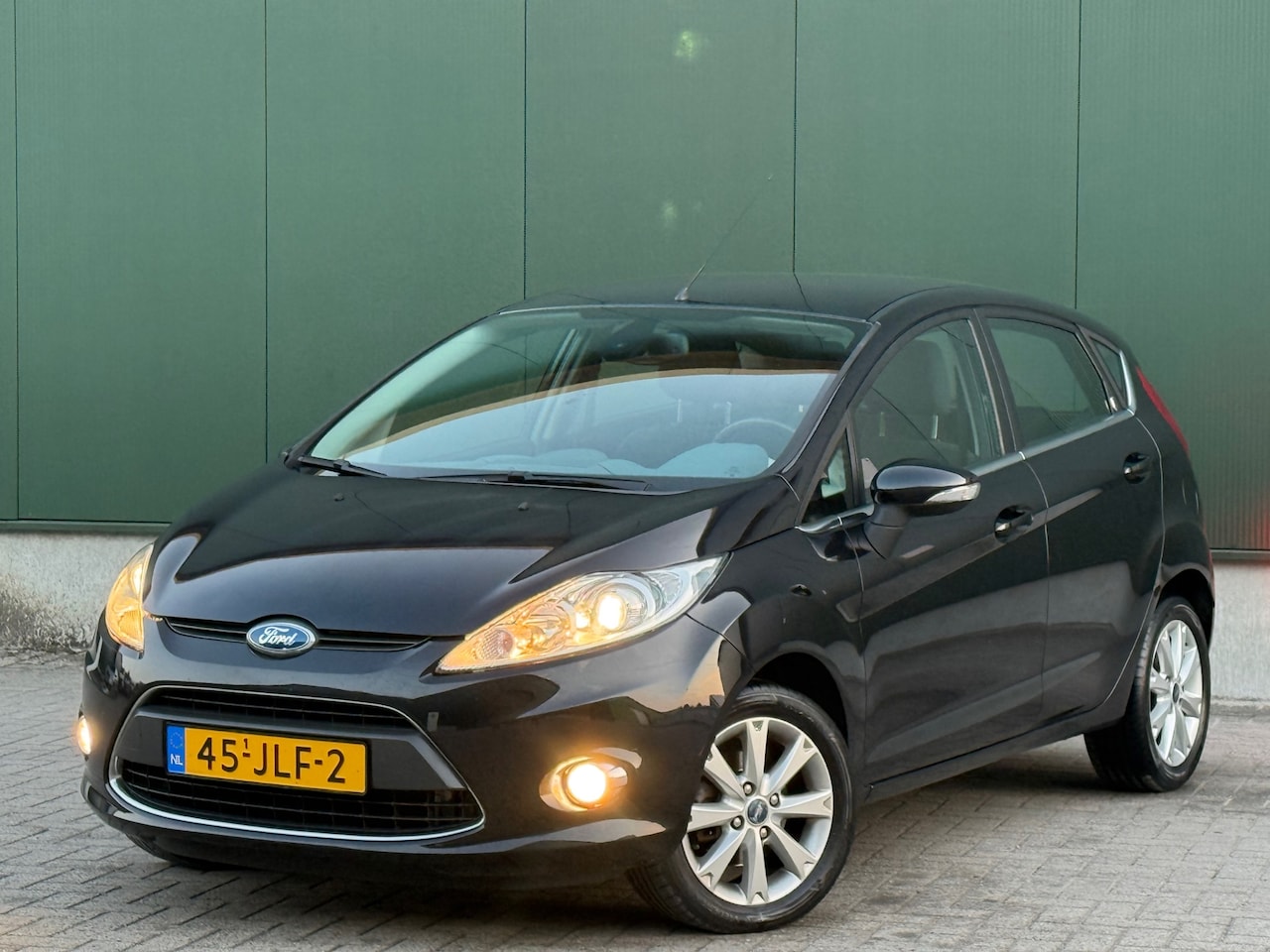 Ford Fiesta - Zeer Nette 1.4 Ghia | AUTOMAAT | Unieke KM | NAP - AutoWereld.nl