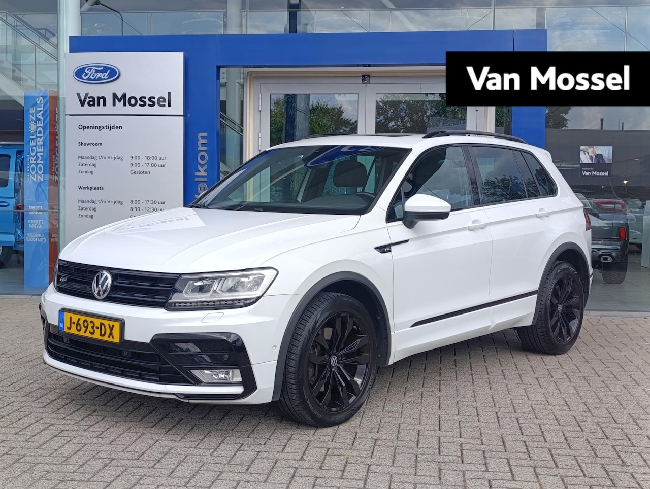 Volkswagen Tiguan - 2.0 TSI 4Motion Highline | Panodak | Stoelverwarming | Adaptieve Cruise | Camera | PDC V+A - AutoWereld.nl