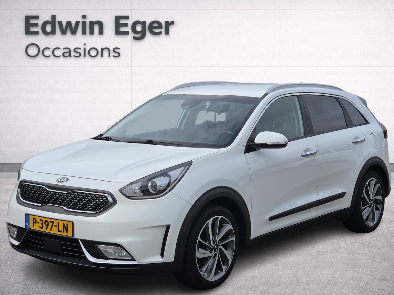 Kia Niro - 1.6 GDi Hybrid | Ad. cruise control | Navigatie | Half leder | Chroom afwerking | Stoelver - AutoWereld.nl