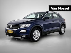 Volkswagen T-Roc - 1.5 TSI Style | ACHTERUITRIJCAMERA | TREKHAAK | NAVIGATIE | APPLE CARPLAY / ANDROID AUTO |
