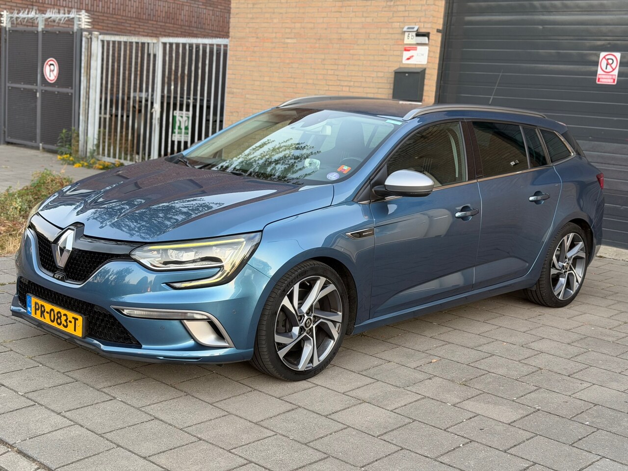 Renault Mégane Estate - 1.6 TCe GT Clima ACC Led Navi stoelverw. RS Drive Trekhaak - AutoWereld.nl