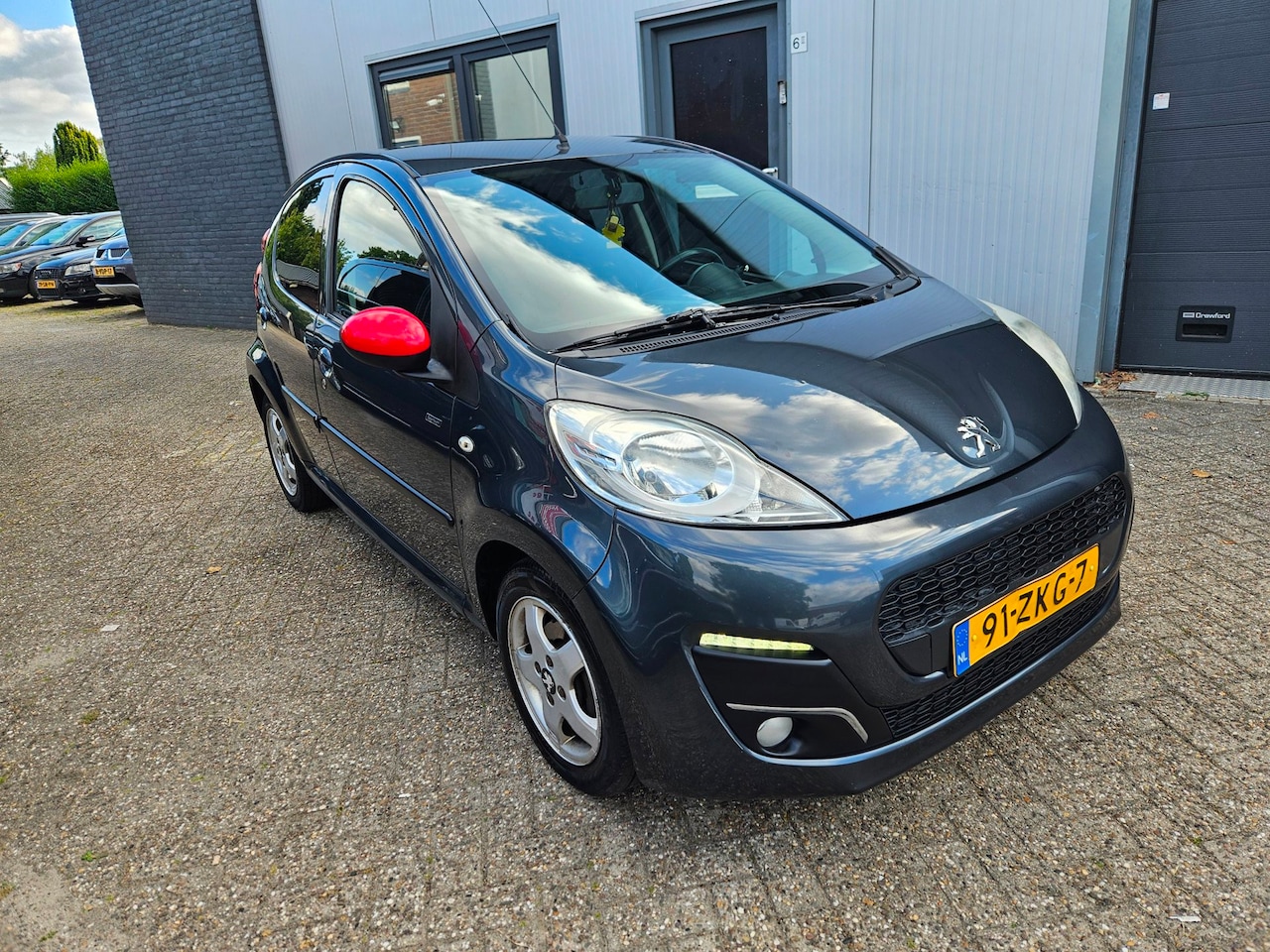 Peugeot 107 - 1.0 Sportium 5-deurs AIRCO *APK 23-1-2027* - AutoWereld.nl