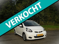 Toyota Aygo - 1.0-12V Comfort Navigator . 5 Drs . Airco . Navigatie . Trekhaak . Elec ramen enz