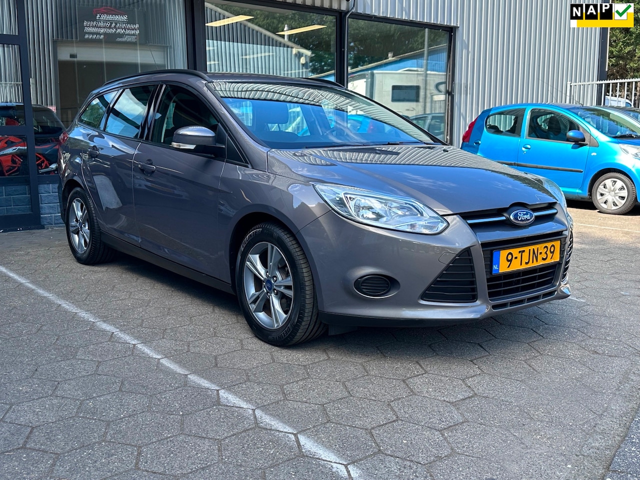 Ford Focus Wagon - 1.0 EcoBoost Edition/Airco/Navigatie/Trekhaak/ - AutoWereld.nl