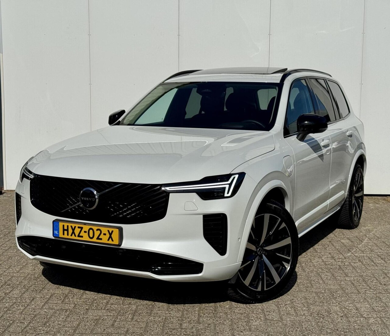 Volvo XC90 - T8 Plug-in hybrid AWD Plus Dark|Pano|360°|Pas V/A|HU display|allSeason| - AutoWereld.nl